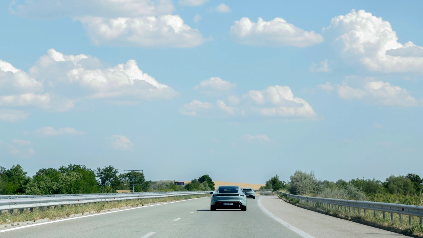 Porsche Taycan en autopista