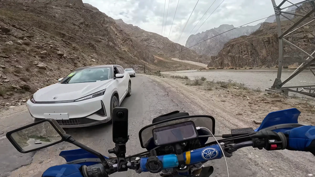 Coches eléctricos chinos nuevos entrando en Tayikistán