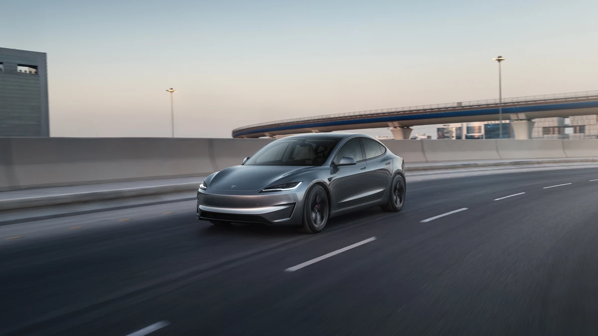 Tesla Model 3 Performance circulando por autopistas españolas