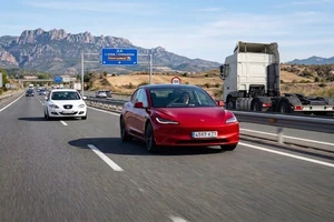¿Cuántos km hace realmente el Tesla Model 3 a 120 km/h?