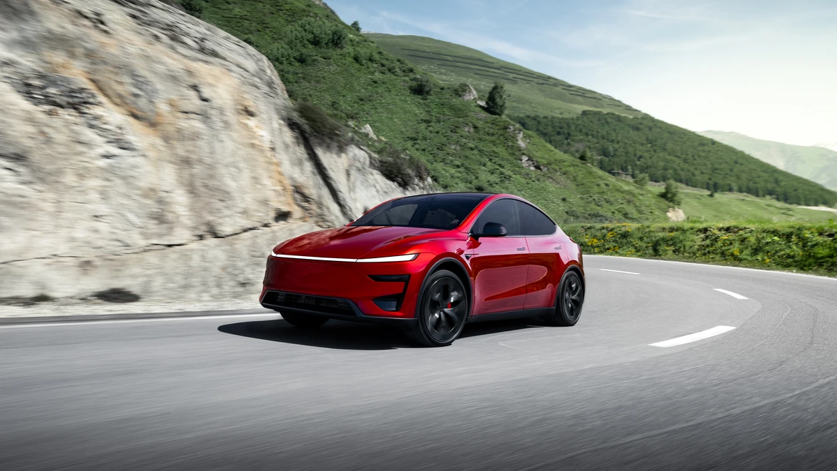 Tesla Model Y circulando por carreteras españolas