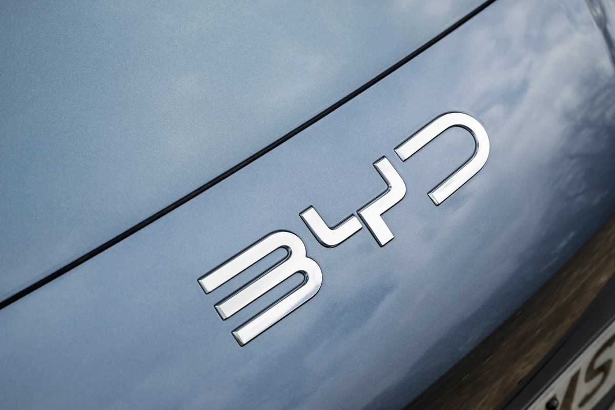 Detalle del frontal del BYD Sealion 7