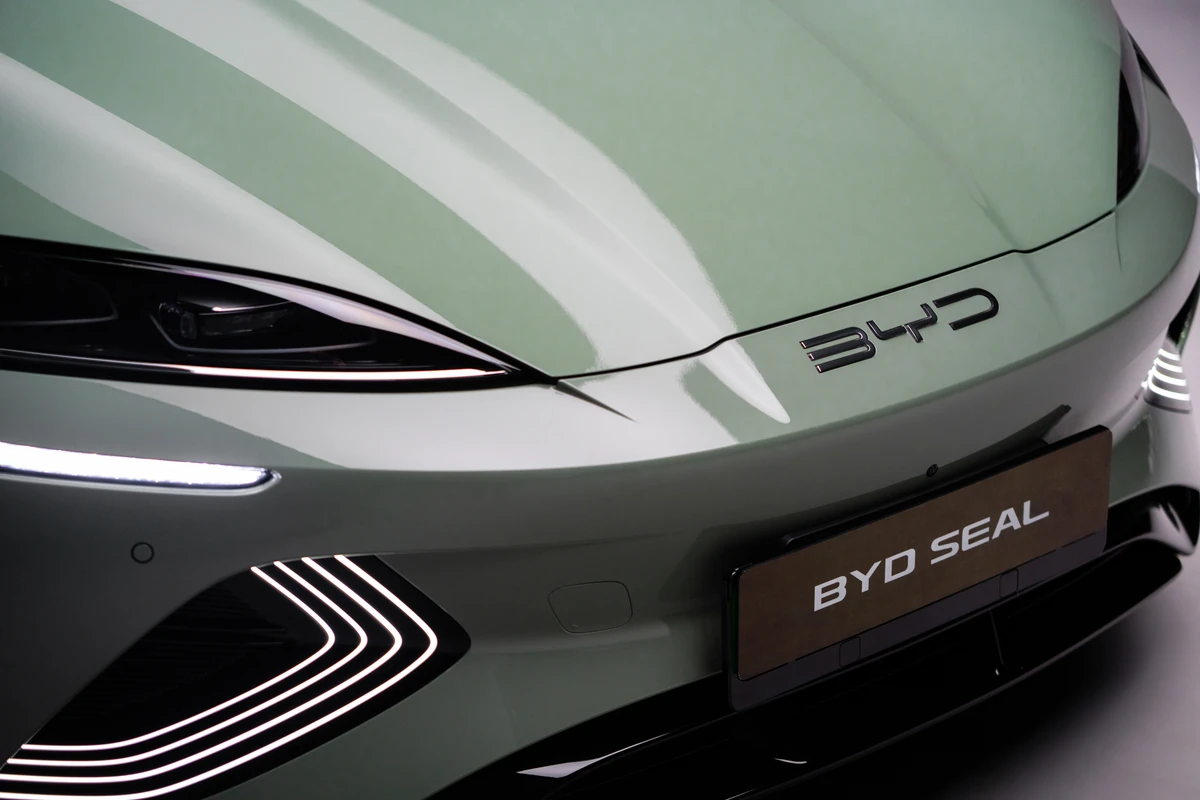 Detalle frontal del BYD Seal Calverts