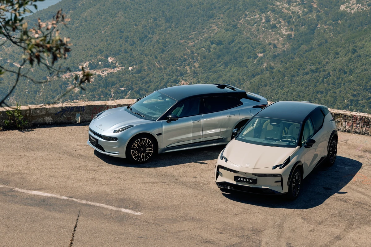 Los modelos 001 y X de Zeekr, ya presentes en España