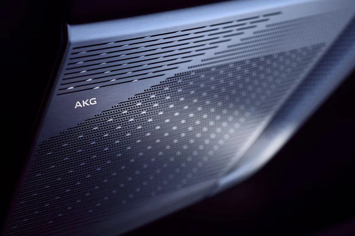 Cadillac y AKG colaborando en sistemas de audio para coches