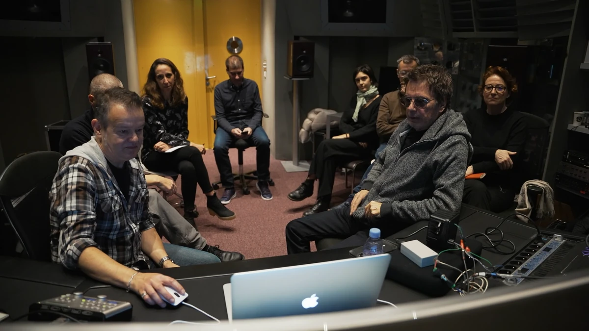 Jean-Michel Jarre en el estudio en la creación del sonido Renault