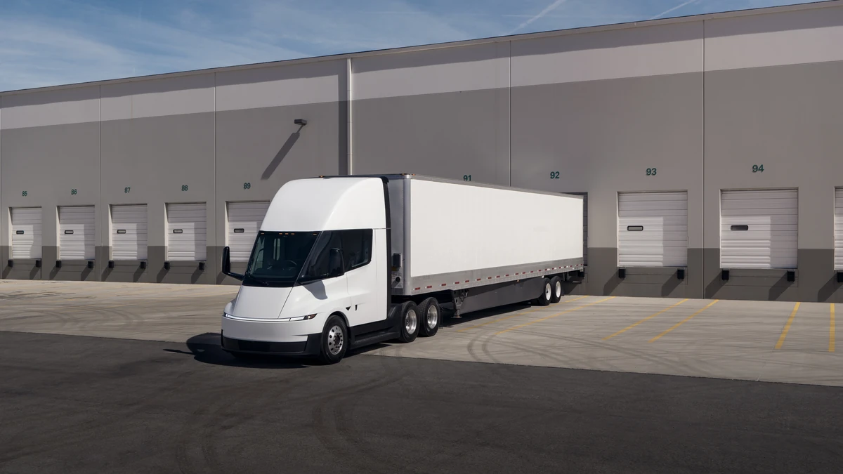 El Semi el trailer de transporte eléctrico de Tesla ya presente en las carreteras de USA