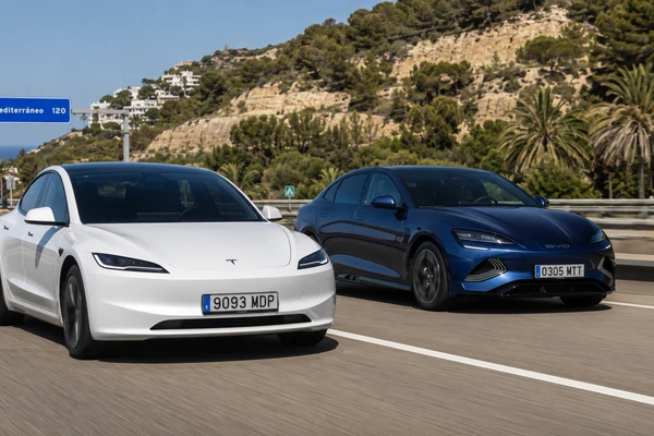 En autopista, Tesla gana en eficiencia y BYD en tamaño de batería