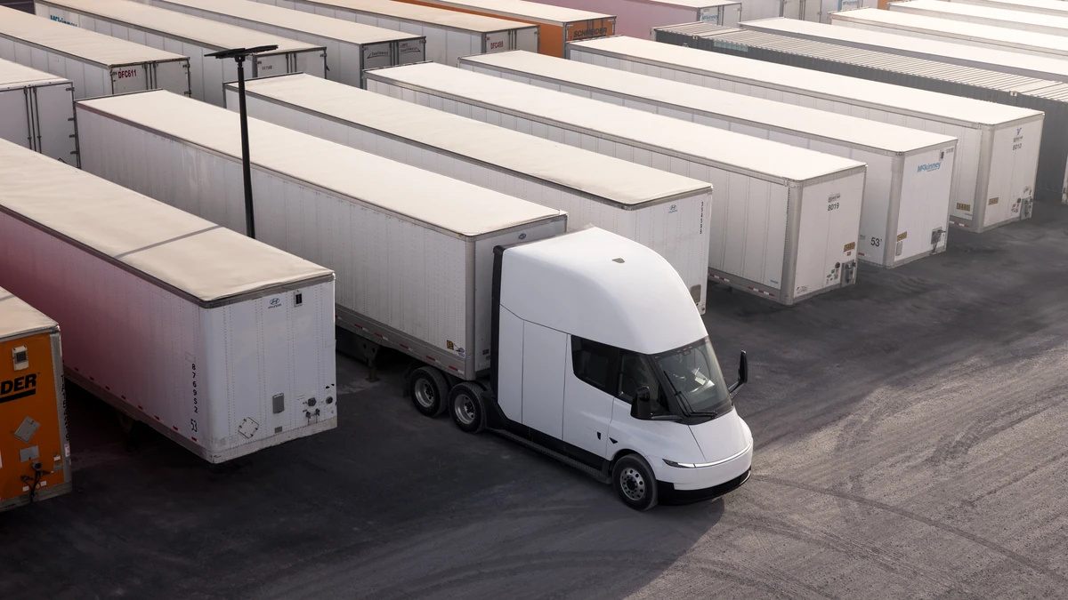 Camión Tesla Semi Truck con remolque