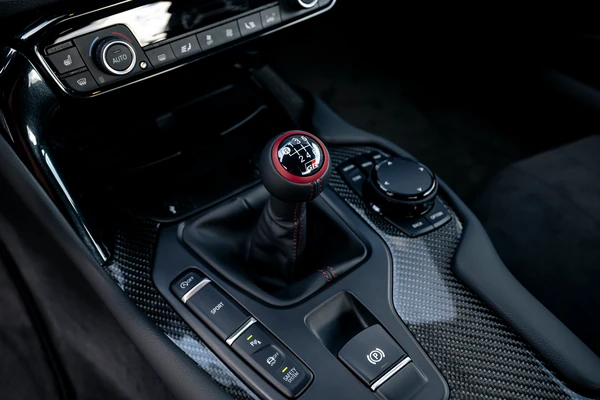 Compactos y deportivos manuales accesibles en España 2026: Mazda 3, MX-5, Toyota GR Yaris y GR Supra | Parte 1