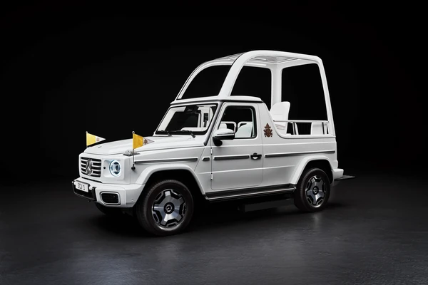 El papamóvil eléctrico Mercedes G 580 EQ que el Papa León XIV no ha traído a España