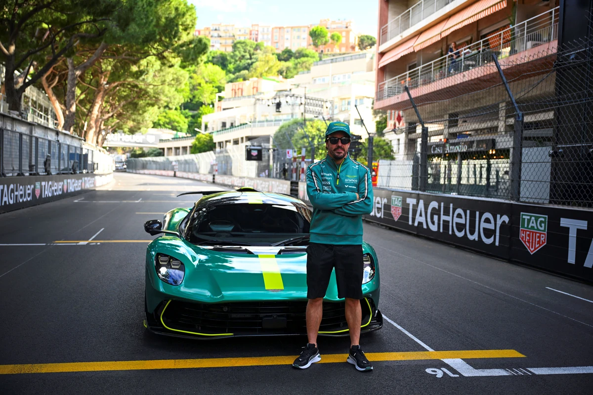 Fernando Alonso en Monaco con el Aston Martin Valhalla