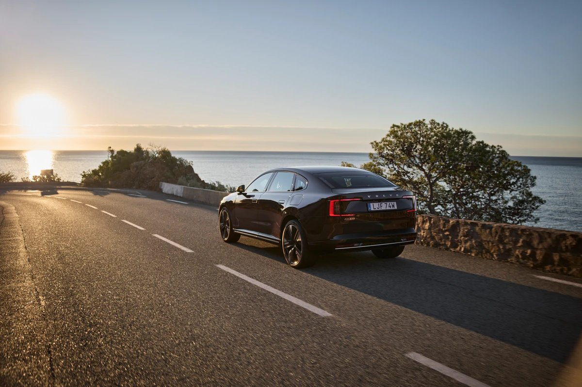 Volvo ES90 Eléctrico Mulberry Red