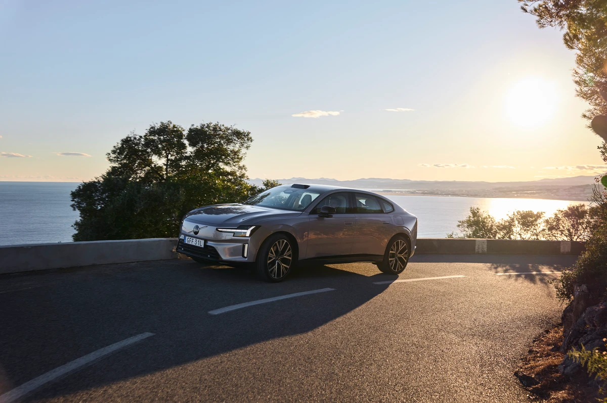Volvo ES90 en ruta