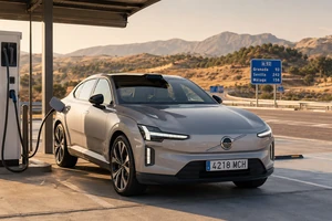 1.000 km en un Volvo ES90: cuántas paradas, cuánto tiempo y qué pasa al llegar a cero