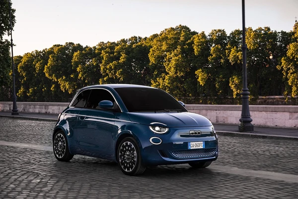 Fiat 500e: el icono que ya se compra en eléctrico