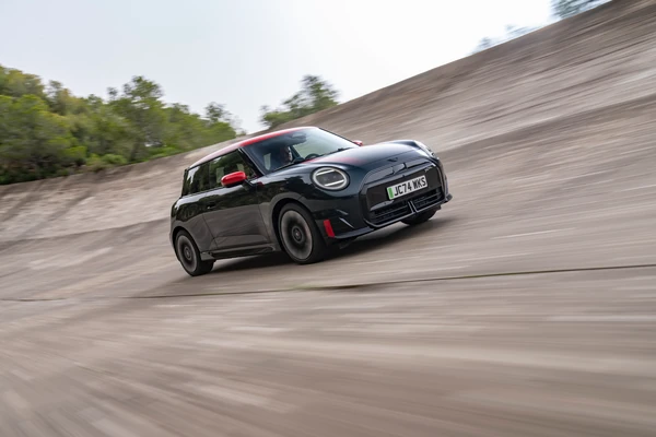 Mini Cooper E y SE: el clásico británico que ya se compra eléctrico