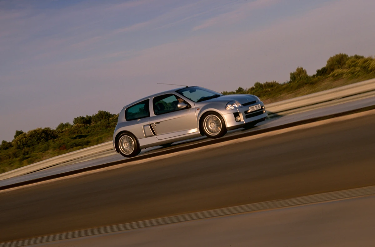Renault Clio V6