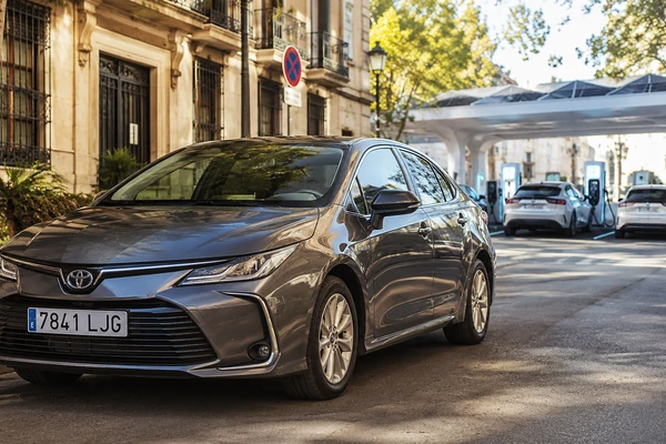 La transición al coche eléctrico le cuesta mucho más a Toyota que a los fabricantes chinos
