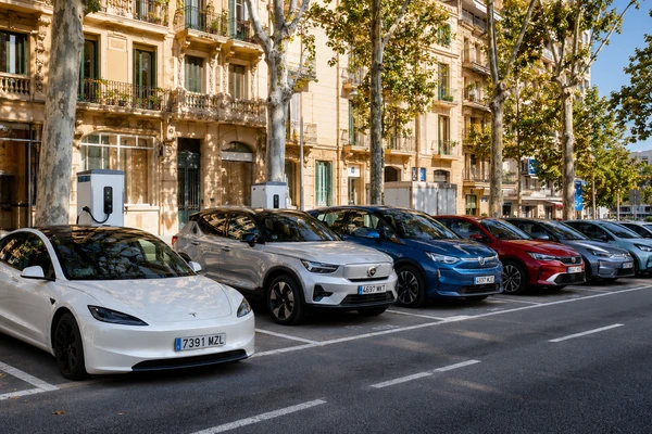 El coche eléctrico en España en el primer semestre de 2026: 64.805 matriculaciones y un mercado que crece un 36%