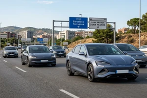 Coches eléctricos más vendidos en Cataluña, agosto 2026: dos berlinas en cabeza y Cupra se desinfla