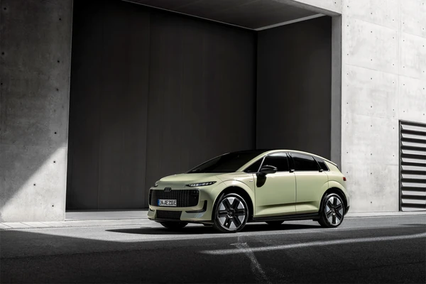 Audi A2 e-tron: 646 km, 12,8 kWh/100 km y precios en España desde 37.760 €