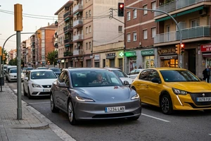 Tesla se democratiza: su Model 3 de entrada, el eléctrico más vendido de 2026, hereda la imagen del Model S y el Model X