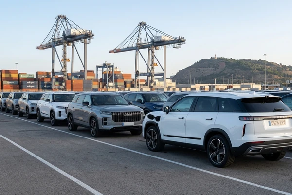 El freno europeo a los híbridos fabricados en China: qué puede cambiar en España, donde los fabricantes chinos ya venden el 35% de los híbridos enchufables