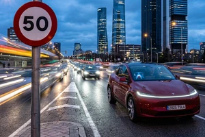 Tesla FSD en Europa: Alemania lo apoya con un margen de velocidad del 10 % y otro nombre