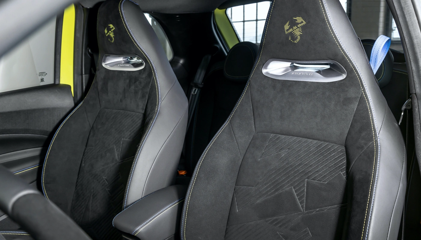 Abarth 500e - Interior Asientos Delanteros