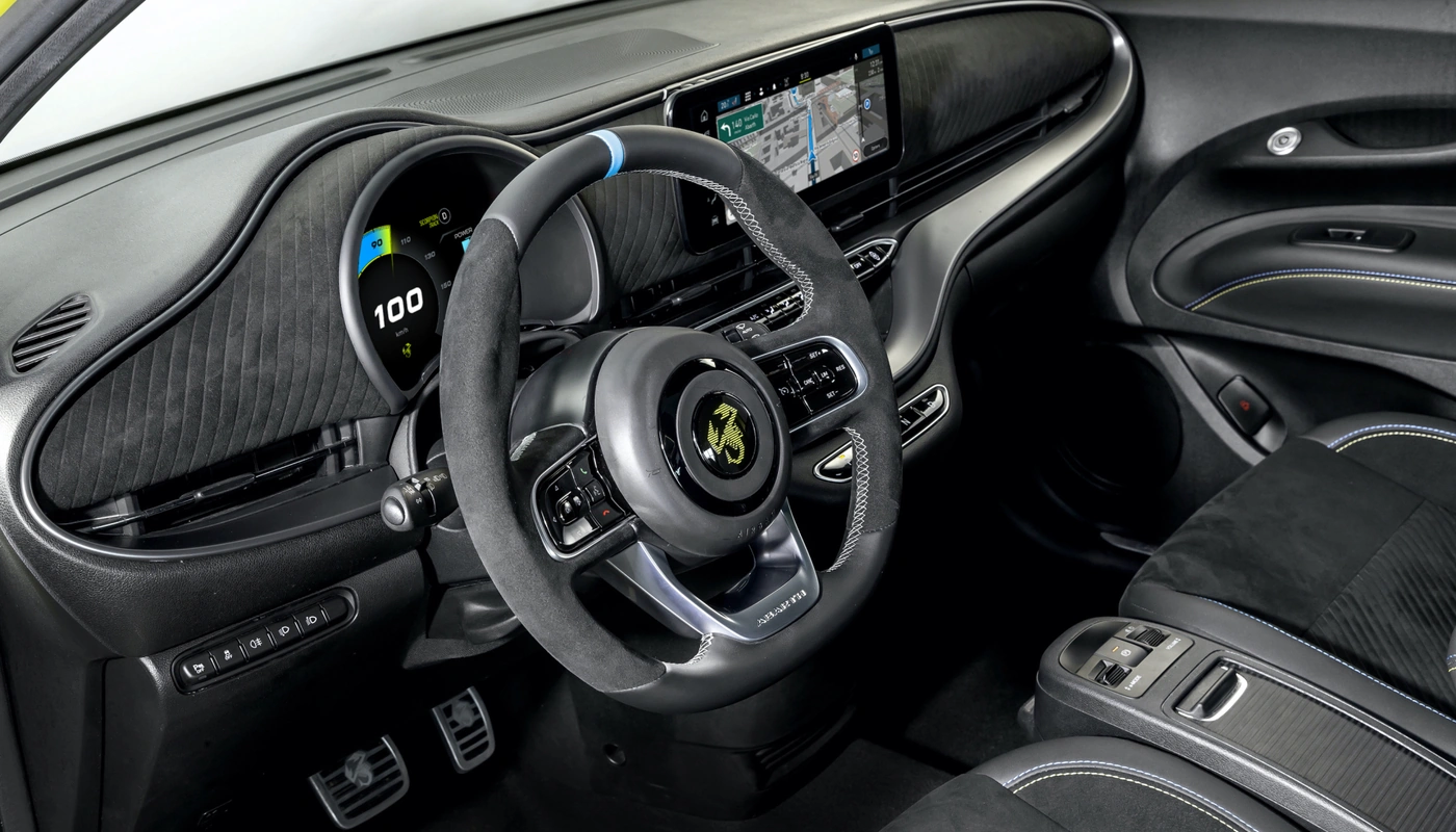 Abarth 500e - Interior Salpicadero Interior Pantalla Central Interior Volante