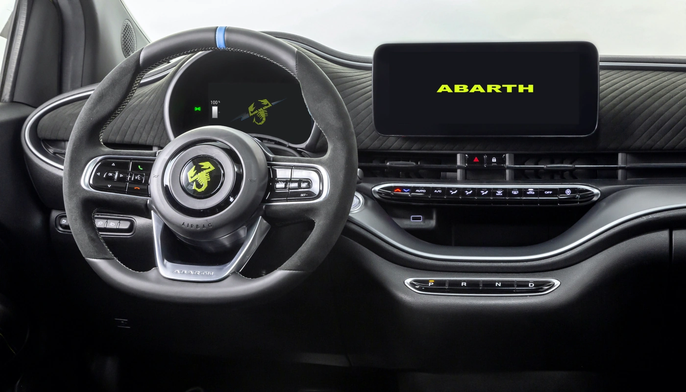 Abarth 500e - Interior Salpicadero Interior Pantalla Central Interior Volante