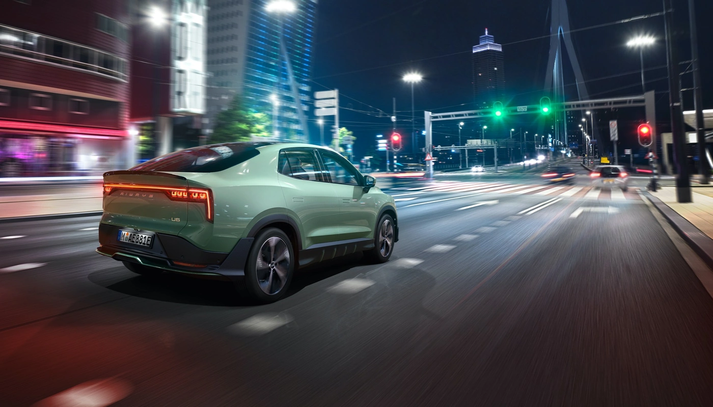 Aiways U6 - Contexto Conduciendo Exterior Trasera Izquierda