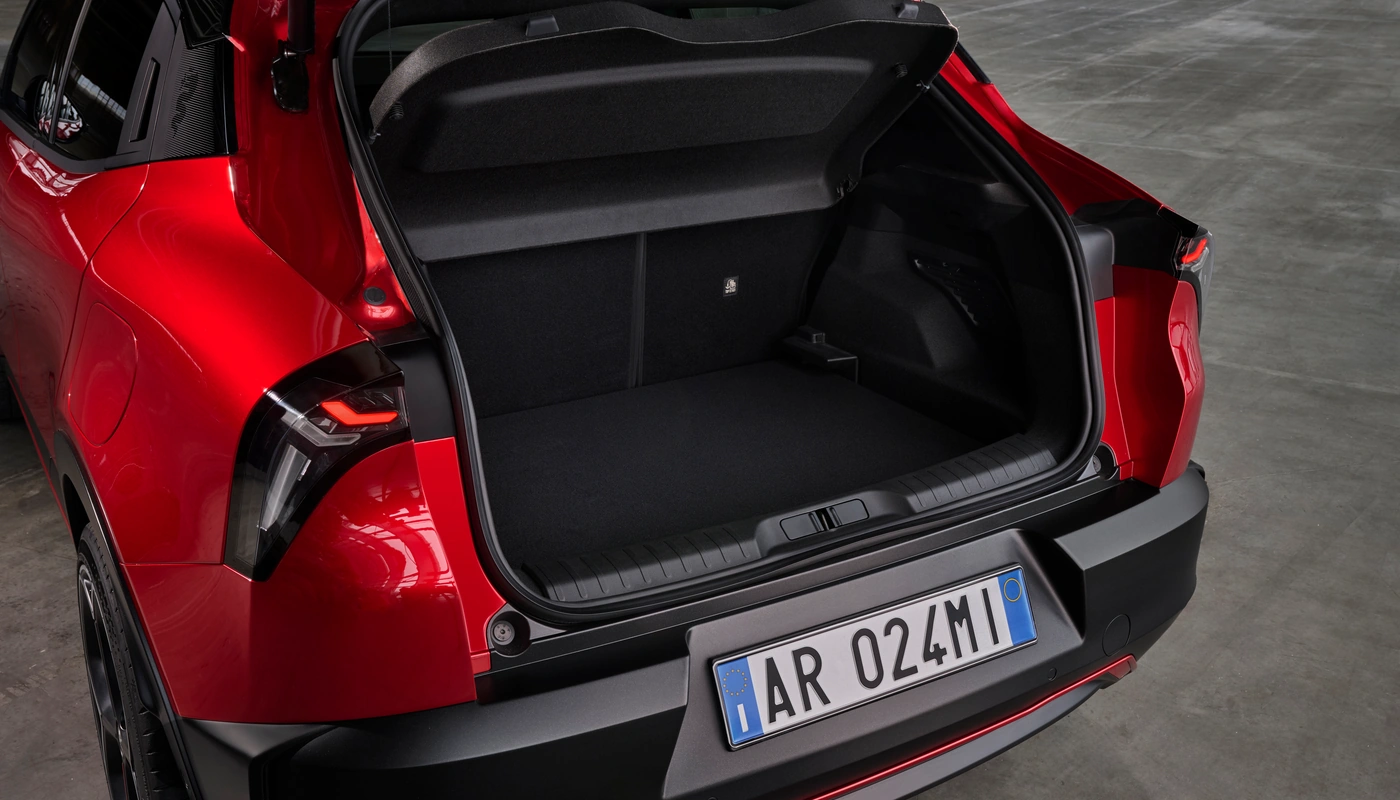 Alfa Romeo Junior Elettrica - Almacenamiento Maletero