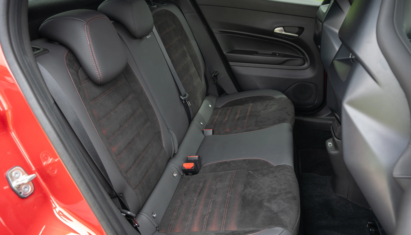 Alfa Romeo Junior Elettrica - Interior Asientos Traseros