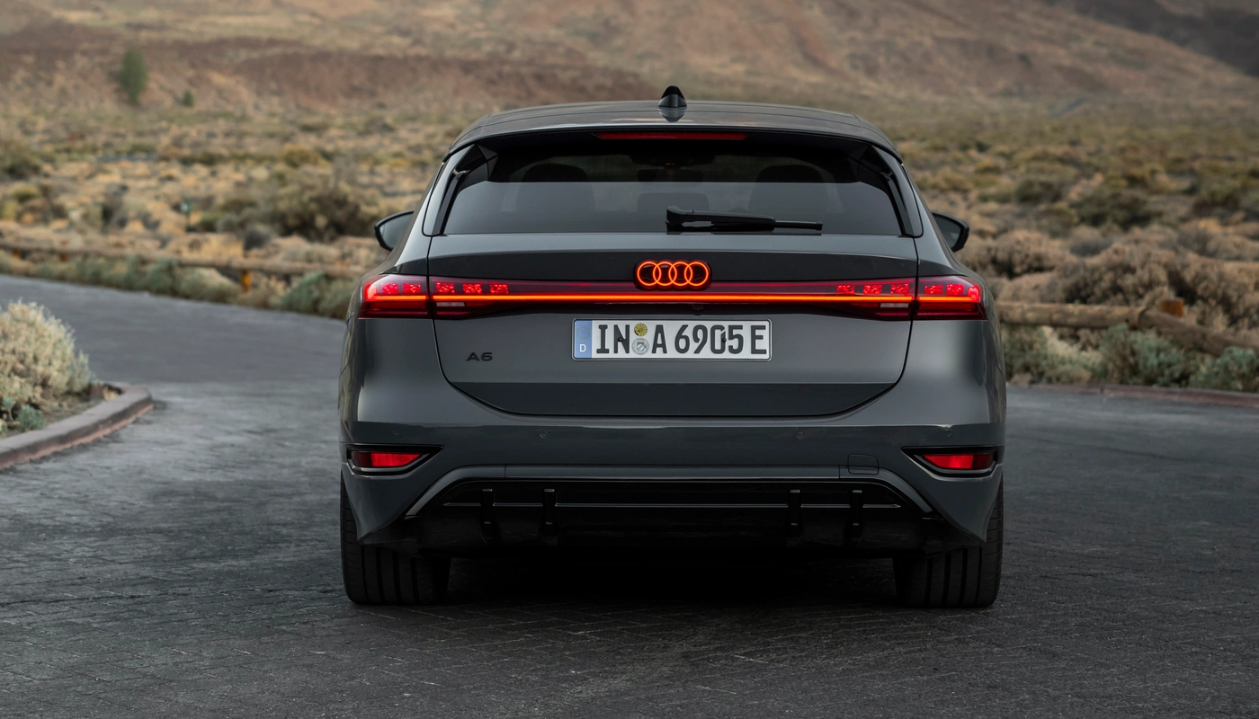 Audi A6 Avant E Tron - Contexto Entorno Real Contexto Aparcado Exterior Trasera