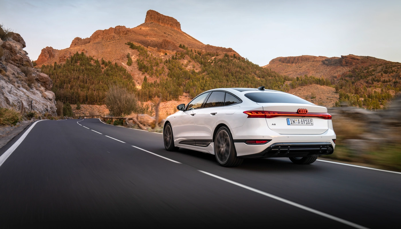 Audi A6 Sportback E Tron - Contexto Entorno Real Contexto Conduciendo Exterior Trasera Derecha