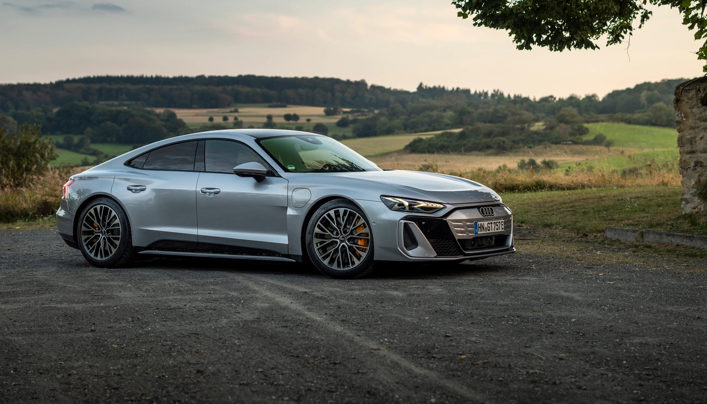 Audi E Tron Gt - Contexto Entorno Real Contexto Aparcado Exterior Lateral Derecha