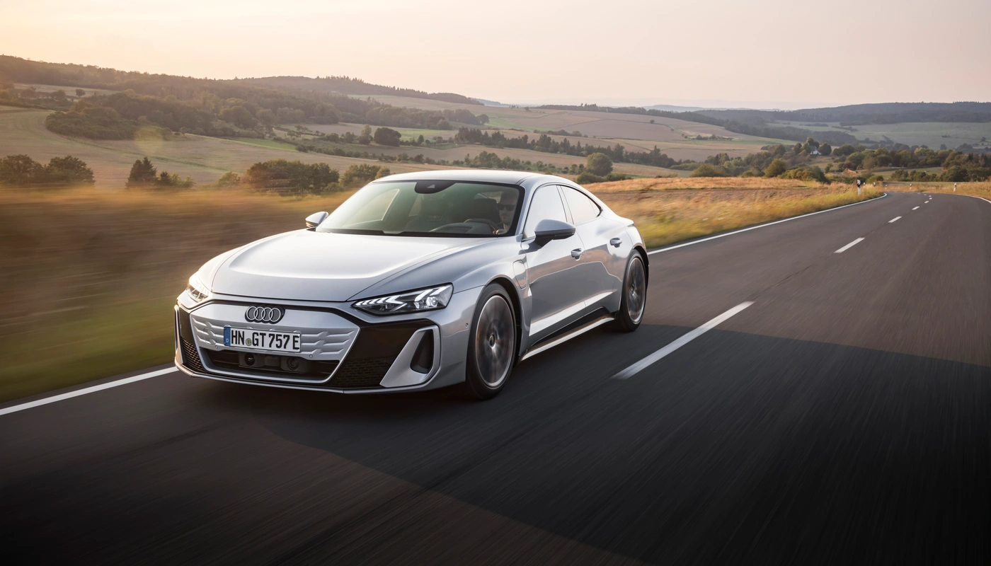 Audi E Tron Gt - Contexto Entorno Real Contexto Conduciendo Exterior Frontal Izquierda