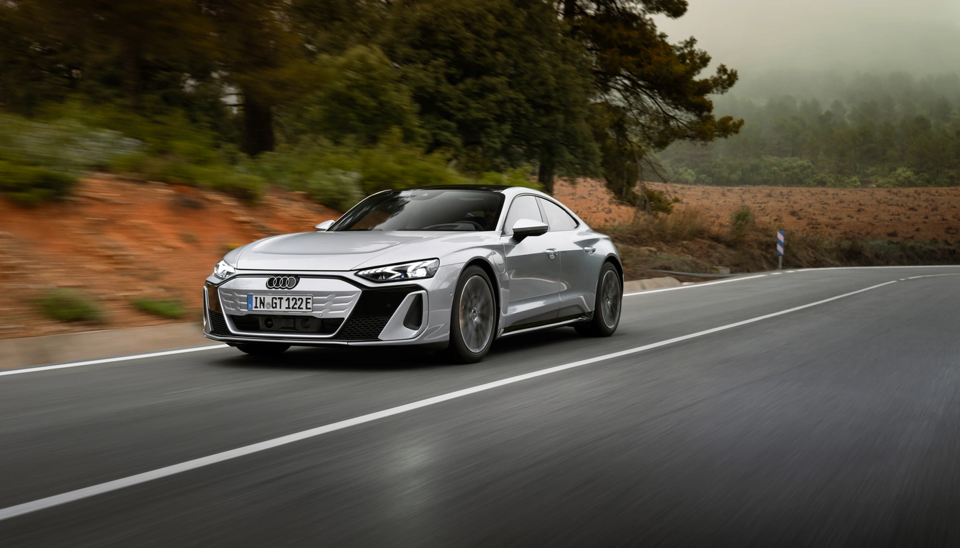 Audi E Tron Gt - Contexto Entorno Real Contexto Conduciendo Exterior Frontal Izquierda