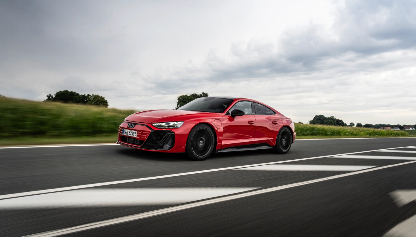 Audi E Tron Gt - Contexto Entorno Real Contexto Conduciendo Exterior Lateral Izquierda