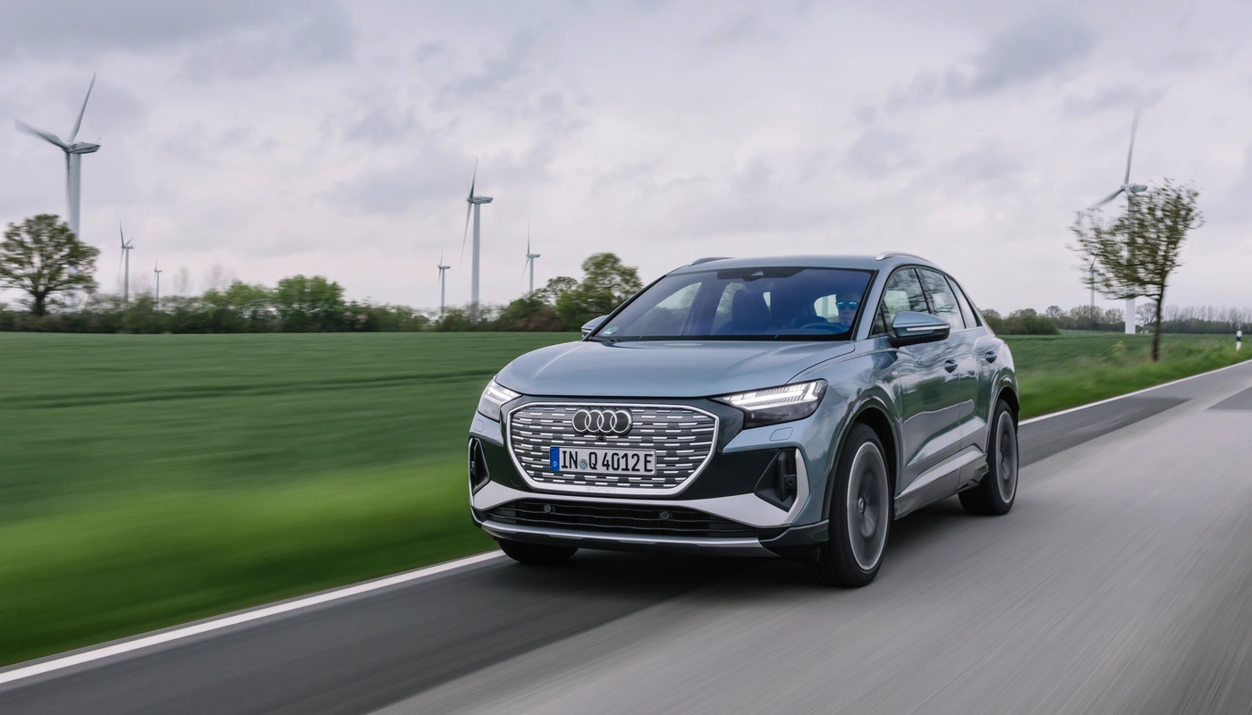 Audi Q4 E Tron - Contexto Entorno Real Contexto Conduciendo Exterior Frontal Izquierda