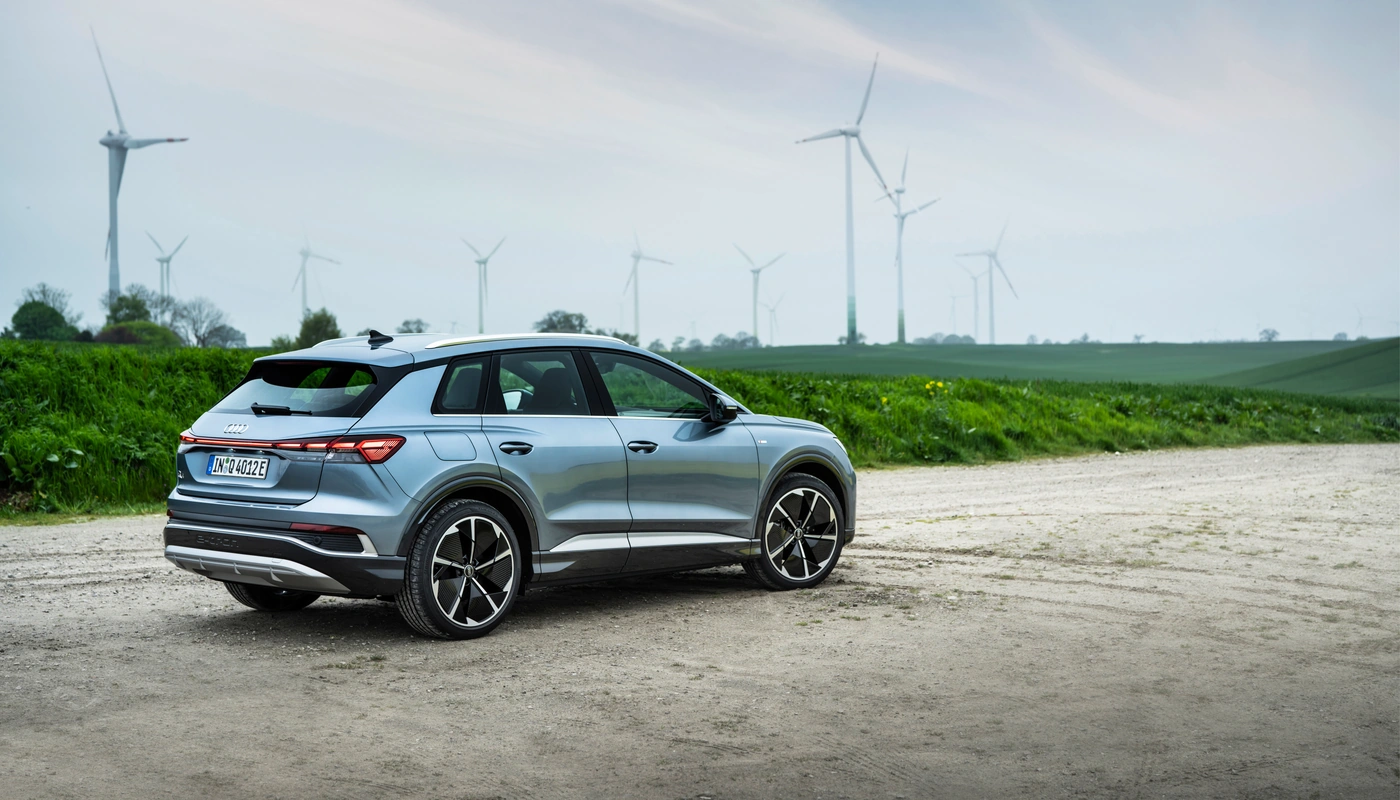 Audi Q4 E Tron - Contexto Entorno Real Contexto Conduciendo Exterior Trasera Izquierda