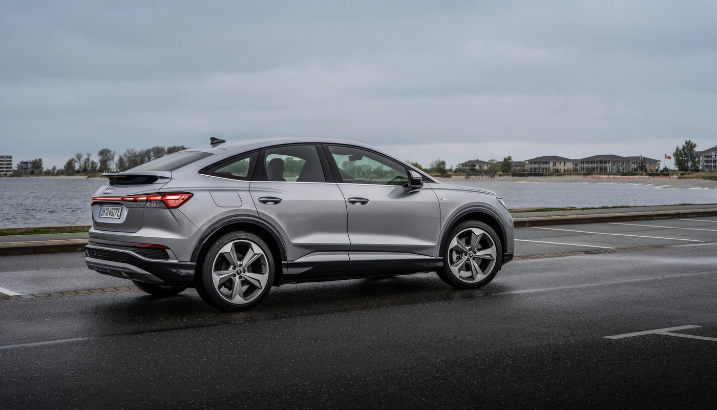 Audi Q4 Sportback E Tron - Contexto Entorno Real Contexto Aparcado Exterior Lateral Derecha