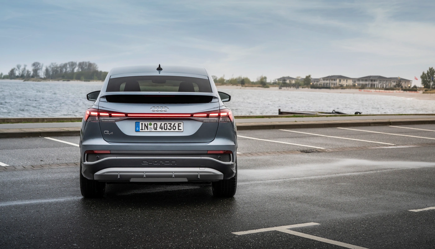 Audi Q4 Sportback E Tron - Contexto Entorno Real Contexto Aparcado Exterior Trasera