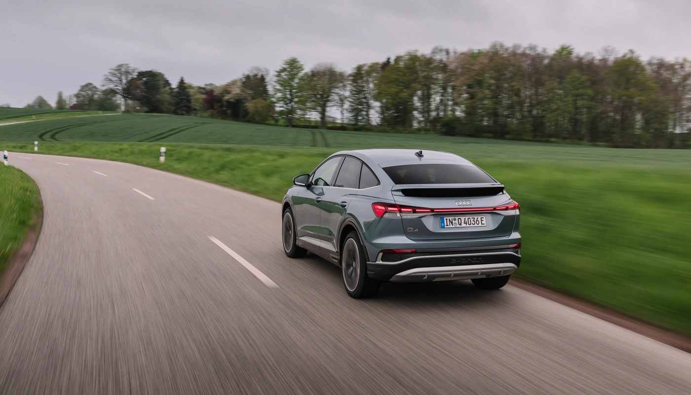 Audi Q4 Sportback E Tron - Contexto Entorno Real Contexto Conduciendo Exterior Trasera Derecha