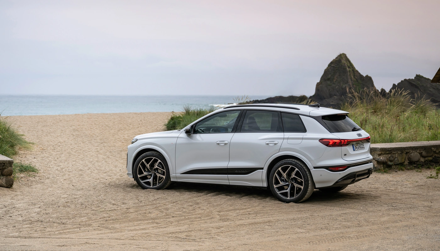 Audi Q6 E Tron - Contexto Entorno Real Contexto Aparcado Exterior Lateral Izquierda