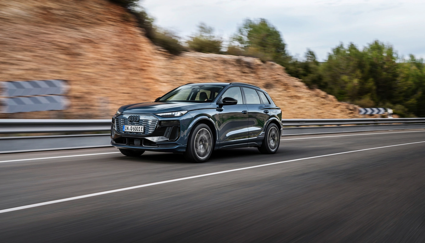 Audi Q6 E Tron - Contexto Entorno Real Contexto Conduciendo Exterior Frontal Izquierda