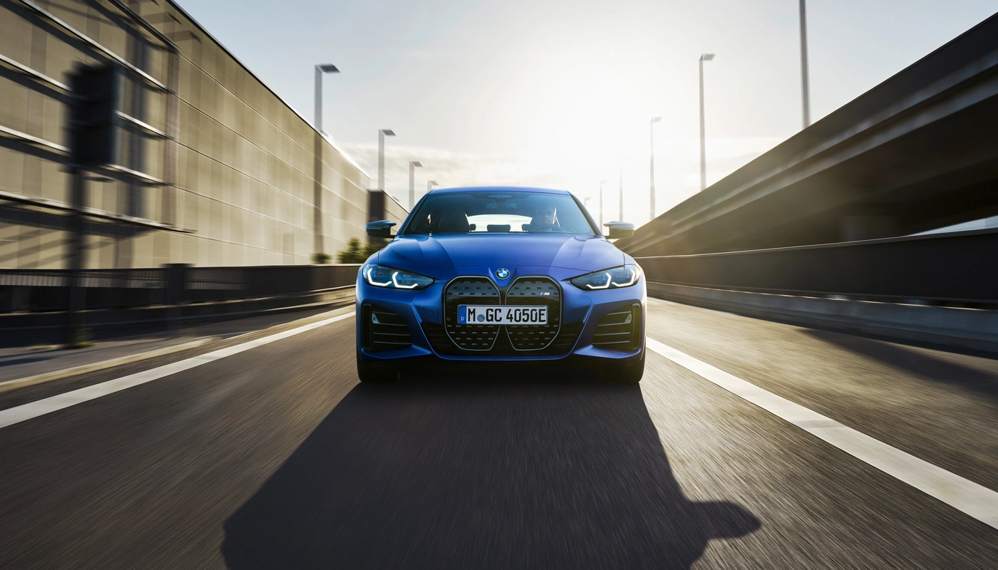 Bmw I4 - Contexto Entorno Real Contexto Conduciendo Exterior Frontal