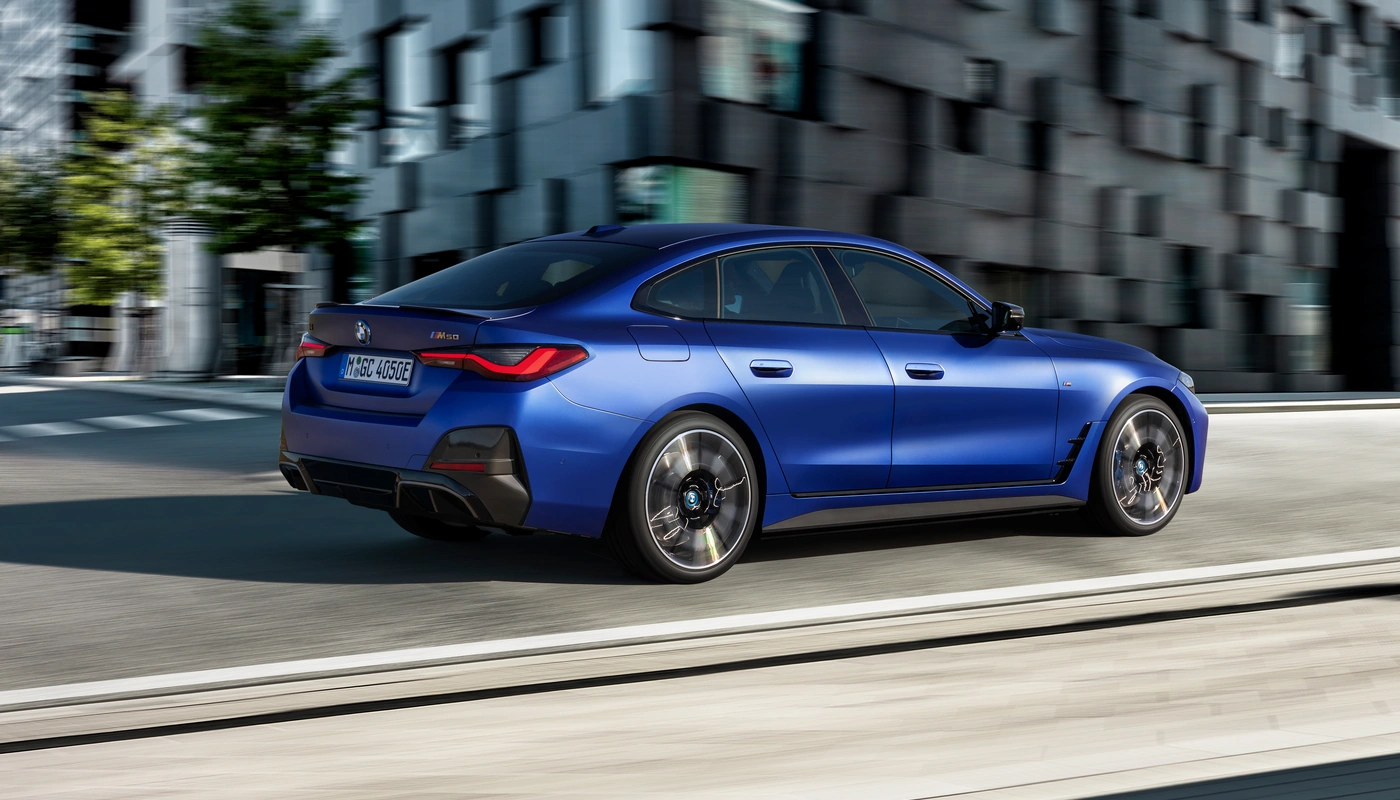 Bmw I4 - Contexto Entorno Real Contexto Conduciendo Exterior Lateral Derecha